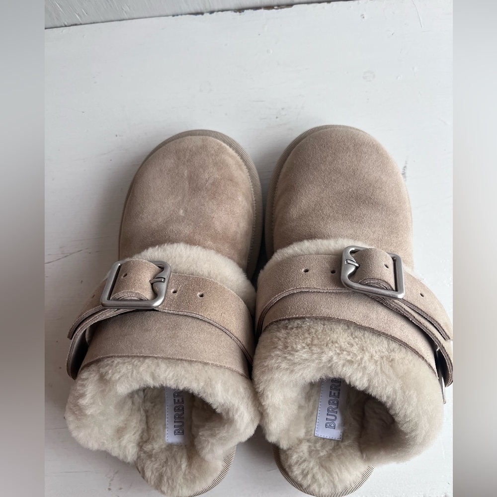 BURBERRY Snug Genuine Shearling Clog- Hunter Size 38 - Picture 8 of 13